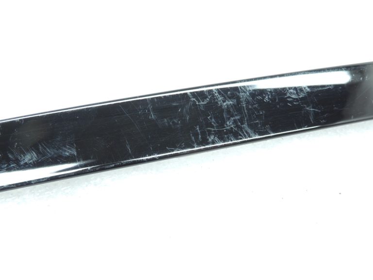 Oriģinālā aprīkojuma Mercedes Benz W205 aizmugurējo kreiso durvju trīsstūrveida loga līstes A2057300319