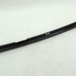 Oriģinālā aprīkojuma Mercedes Benz W205 aizmugurējo kreiso durvju trīsstūrveida loga līstes A2057300319