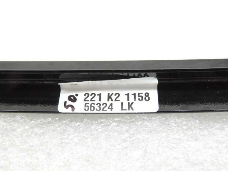 Oriģinālā aprīkojuma Mercedes Benz W205 aizmugurējo kreiso durvju trīsstūrveida loga līstes A2057300319