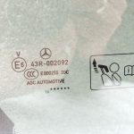 Oriģinālais Mercedes Benz W205 aizmugurējo labās puses durvju trīsstūrveida tonēts logs A2057306200