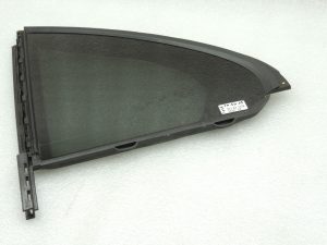 Oriģinālais Mercedes Benz W205 aizmugurējo kreiso durvju trīsstūrveida tonēts logs A2057306100
