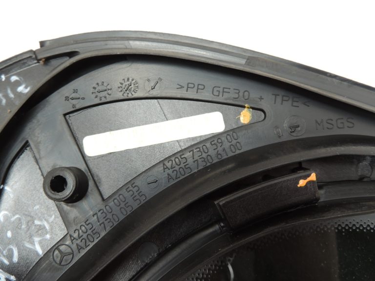 Oriģinālais Mercedes Benz W205 aizmugurējo kreiso durvju trīsstūrveida tonēts logs A2057306100