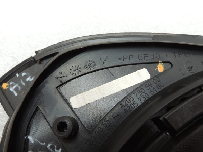 Oriģinālais Mercedes Benz W205 aizmugurējo kreiso durvju trīsstūrveida tonēts logs A2057306100