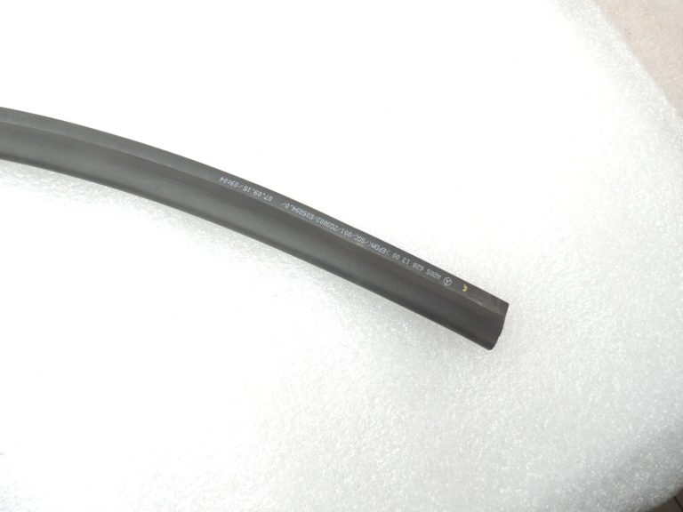 Original Mercedes Benz W205 priekšējā bampera gumijas blīvējums augšējais A2056281300