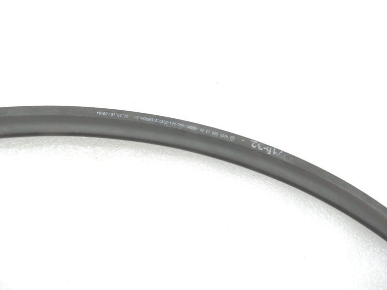 Original Mercedes Benz W205 priekšējā bampera gumijas blīvējums augšējais A2056281300
