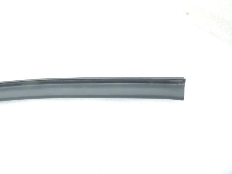 Original Mercedes Benz W205 priekšējā bampera gumijas blīvējums augšējais A2056281300