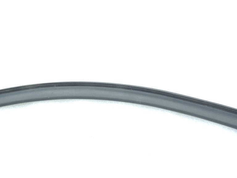 Original Mercedes Benz W205 priekšējā bampera gumijas blīvējums augšējais A2056281300