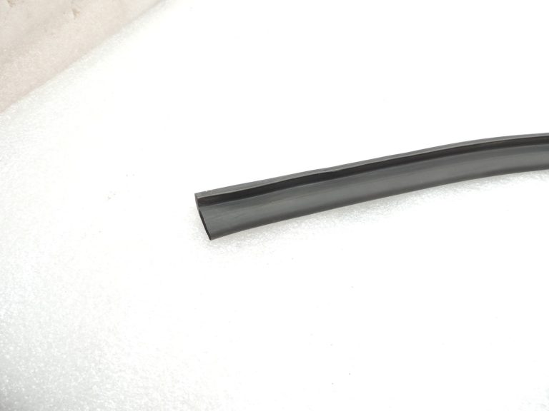 Original Mercedes Benz W205 priekšējā bampera gumijas blīvējums augšējais A2056281300