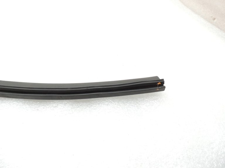 Original Mercedes Benz W205 priekšējā bampera gumijas blīvējums augšējais A2056281300