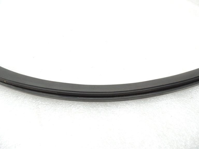 Original Mercedes Benz W205 priekšējā bampera gumijas blīvējums augšējais A2056281300