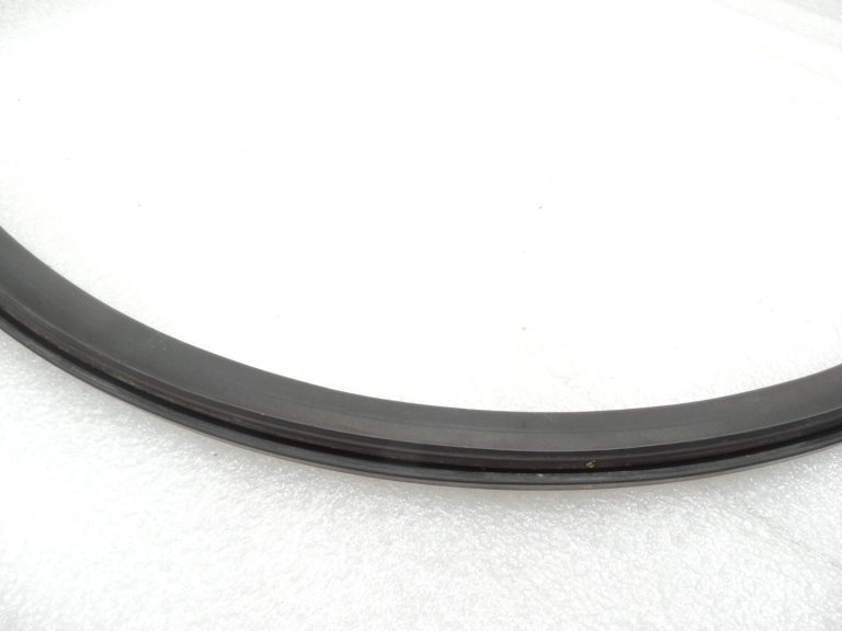 Original Mercedes Benz W205 priekšējā bampera gumijas blīvējums augšējais A2056281300