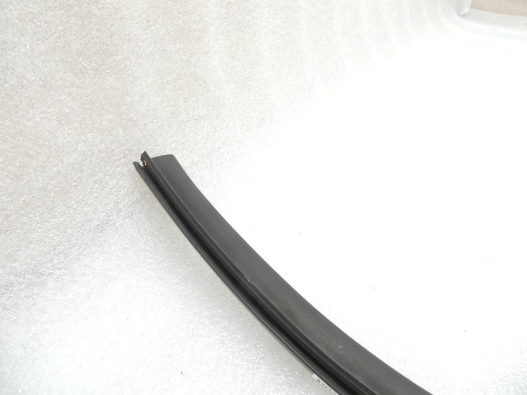 Original Mercedes Benz W205 priekšējā bampera gumijas blīvējums augšējais A2056281300