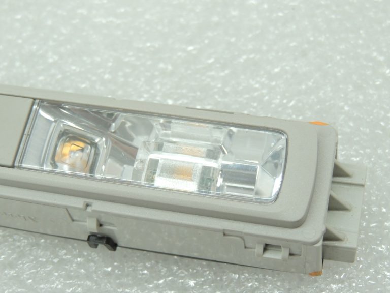 Oriģinālā Mercedes Benz W205 iekšējā apgaismojuma LED aizmugurējā lasīšanas gaisma A0009068905