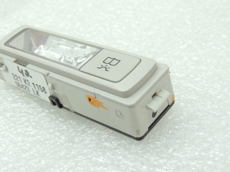 Oriģinālā Mercedes Benz W205 iekšējā apgaismojuma LED aizmugurējā lasīšanas gaisma A0009068905
