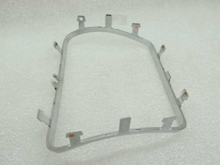 Oriģinālā Mercedes Benz W205 centrālās konsoles nodalījuma hromēta apdare A2056830900