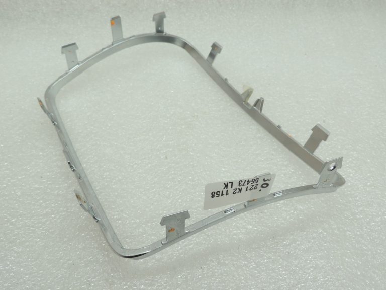 Oriģinālā Mercedes Benz W205 centrālās konsoles nodalījuma hromēta apdare A2056830900