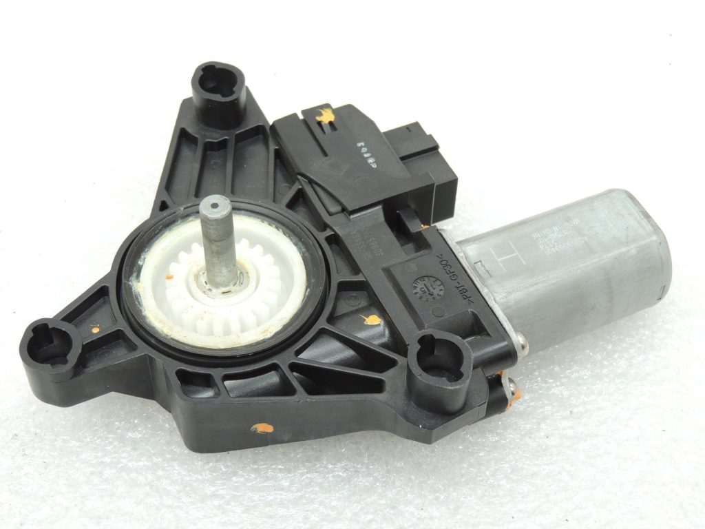 OE Mercedes Benz W205 Window regulator motor right rear A2059060401