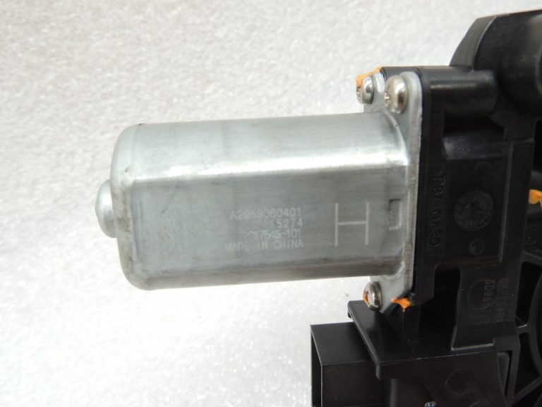 Oriģinālais Mercedes Benz W205 logu regulatora motors labajā aizmugurē A2059060401