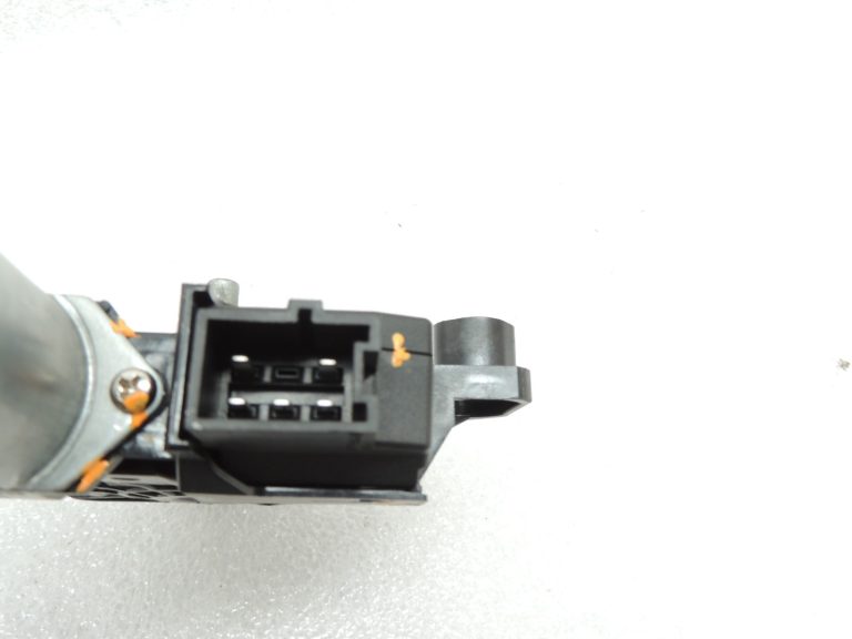 Oriģinālais Mercedes Benz W205 logu regulatora motors labajā aizmugurē A2059060401
