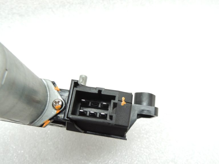 Oriģinālais Mercedes Benz W205 logu regulatora motors labajā aizmugurē A2059060401