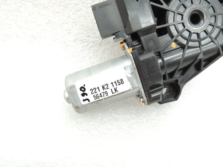 Oriģinālais Mercedes Benz W205 logu regulatora motors labajā aizmugurē A2059060401