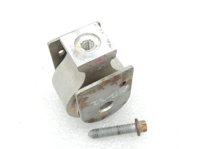 Oriģinālais Mercedes Benz W205 AMG C63 aizmugurējā diferenciāļa stiprinājuma gultnis A2313500015