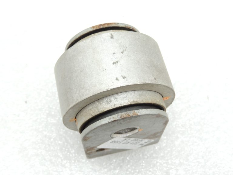 Oriģinālais Mercedes Benz W205 AMG C63 aizmugurējā diferenciāļa stiprinājuma gultnis A2313500015
