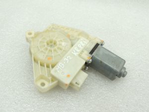 Oriģinālais Mercedes Benz W205 Sedans Logu regulatora motors priekšējais kreisais A2059060013