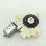 Oriģinālais Mercedes Benz W205 Sedans Logu regulatora motors priekšējais kreisais A2059060013