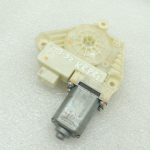 Oriģinālais Mercedes Benz W205 Sedans Logu regulatora motors priekšējais kreisais A2059060013