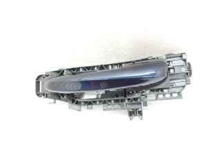 Oriģinālais Mercedes W205 aizmugurējais kreisais ārējo durvju rokturis 890U Canvasite Blue A0997601700