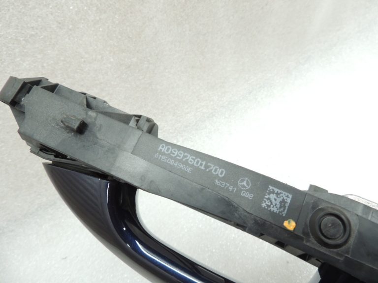 Oriģinālais Mercedes W205 aizmugurējais kreisais ārējo durvju rokturis 890U Canvasite Blue A0997601700