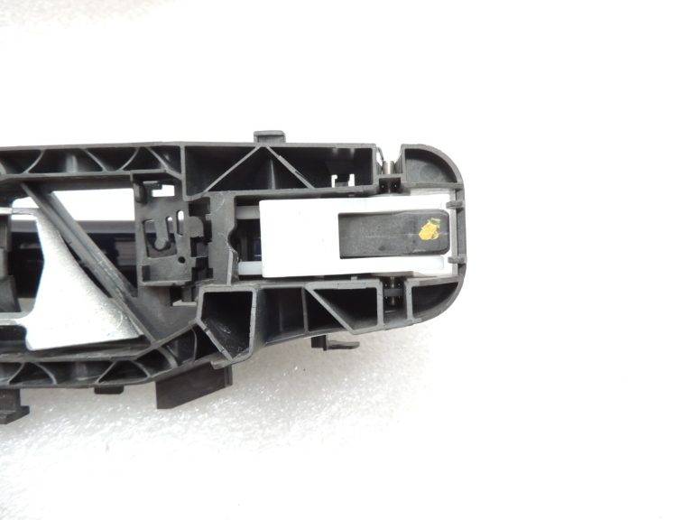 Oriģinālais Mercedes W205 aizmugurējais kreisais ārējo durvju rokturis 890U Canvasite Blue A0997601700