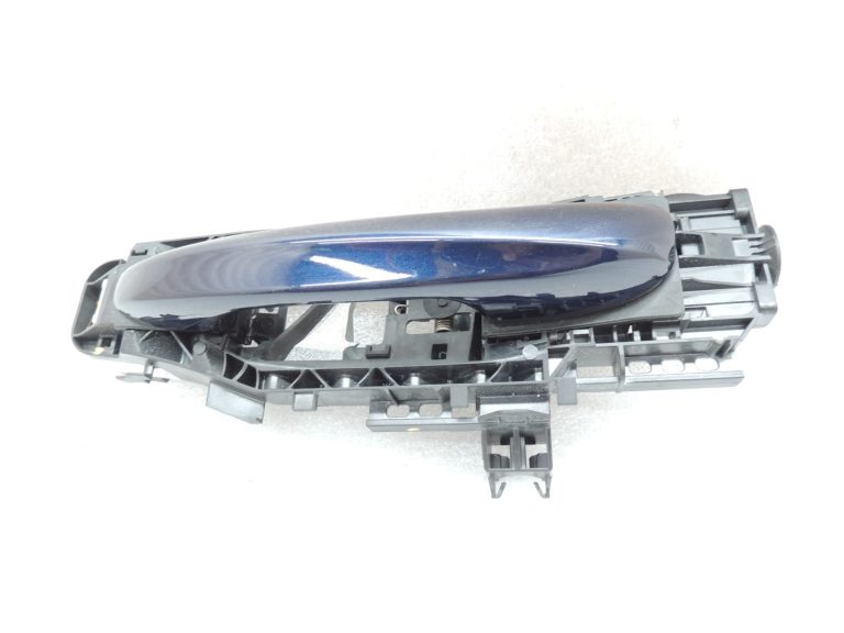 Oriģinālais Mercedes W205 aizmugurējais kreisais ārējo durvju rokturis 890U Canvasite Blue A0997601700