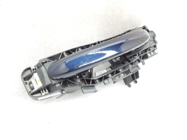 Oriģinālais Mercedes W205 aizmugurējais kreisais ārējo durvju rokturis 890U Canvasite Blue A0997601700