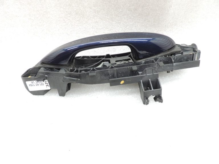 Oriģinālais Mercedes W205 aizmugurējais kreisais ārējo durvju rokturis 890U Canvasite Blue A0997601700