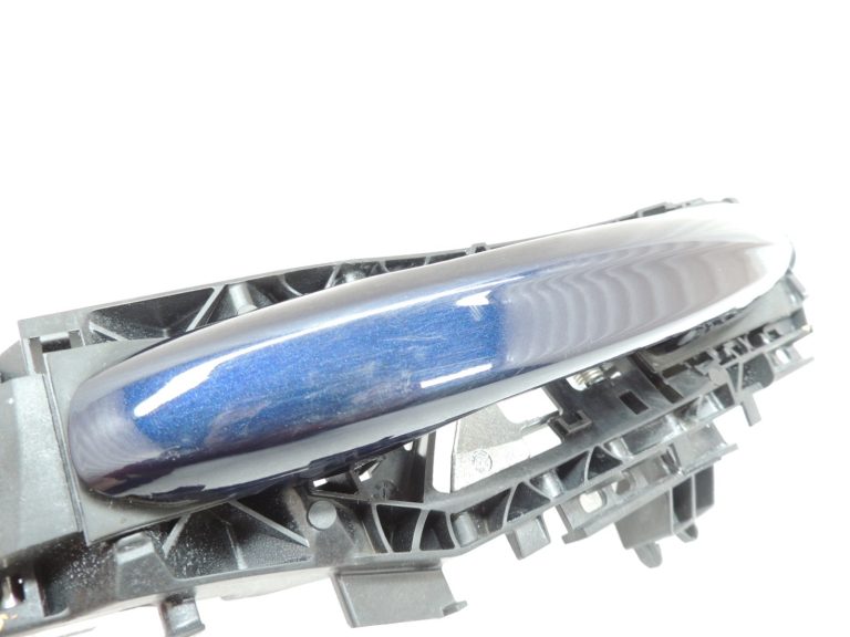 Oriģinālais Mercedes W205 aizmugurējais kreisais ārējo durvju rokturis 890U Canvasite Blue A0997601700