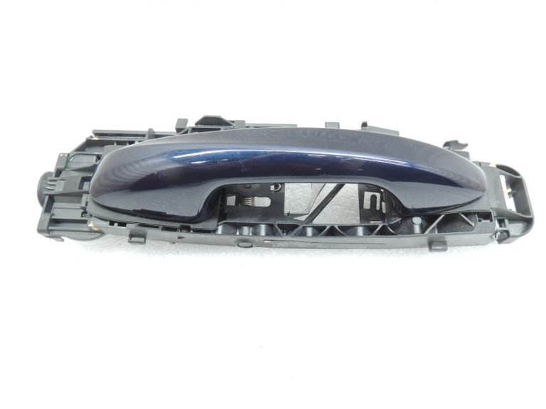 Oriģinālais Mercedes W205 aizmugurējais kreisais ārējo durvju rokturis 890U Canvasite Blue A0997601700