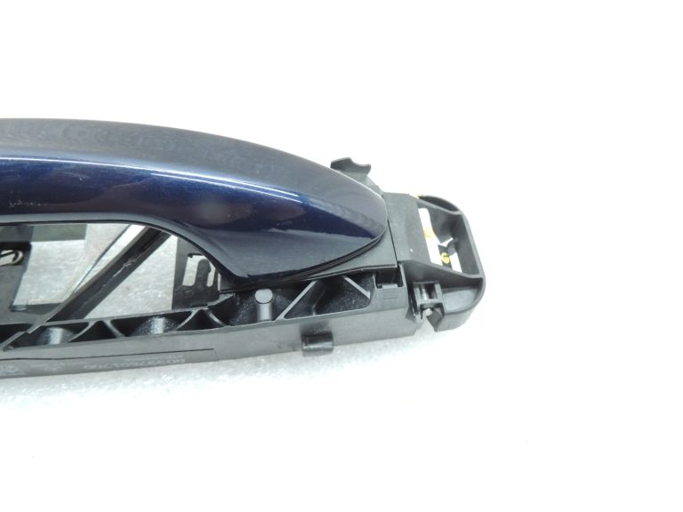 Oriģinālais Mercedes W205 aizmugurējais kreisais ārējo durvju rokturis 890U Canvasite Blue A0997601700