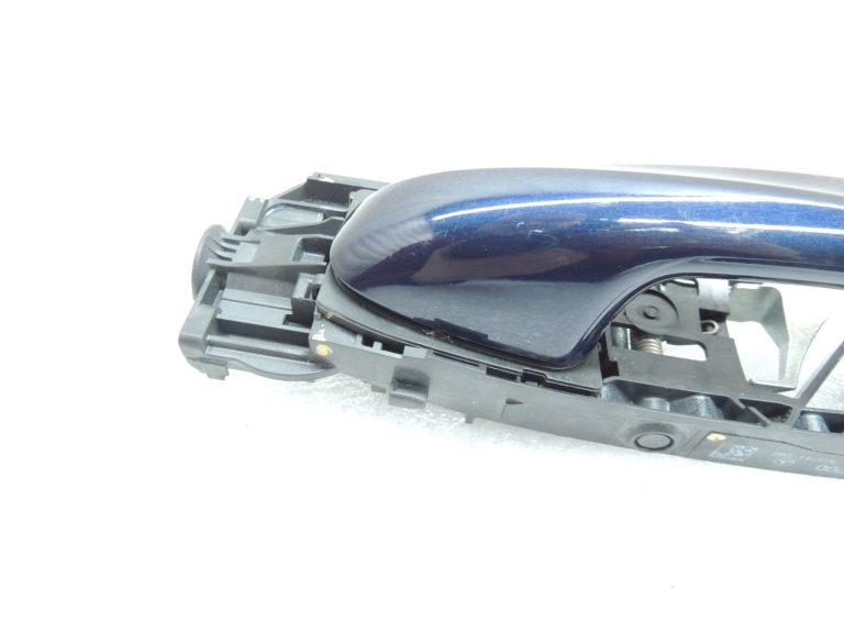 Oriģinālais Mercedes W205 aizmugurējais kreisais ārējo durvju rokturis 890U Canvasite Blue A0997601700