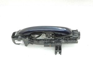 Oriģinālais Mercedes W205 aizmugurējais kreisais ārējo durvju rokturis 890U Canvasite Blue A0997601700