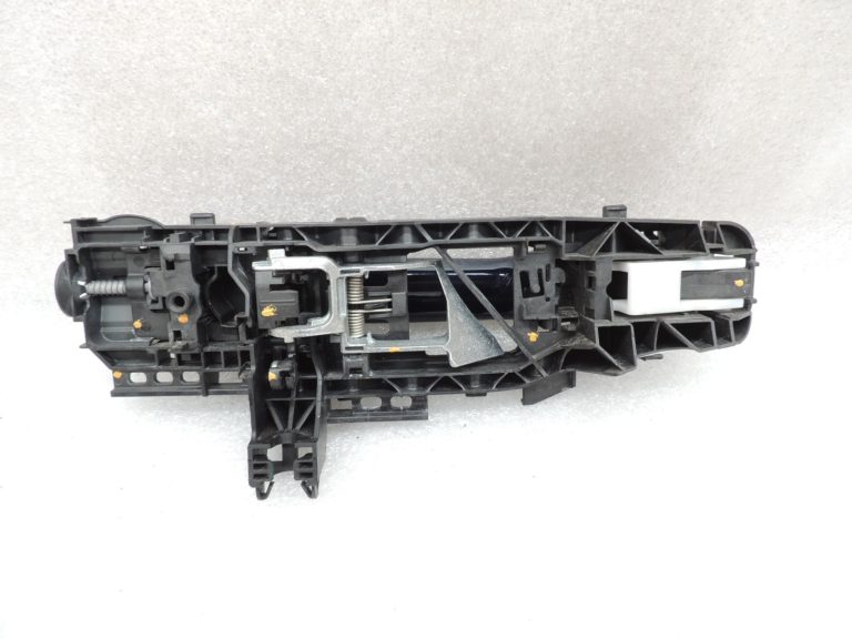 Oriģinālais Mercedes W205 aizmugurējais kreisais ārējo durvju rokturis 890U Canvasite Blue A0997601700