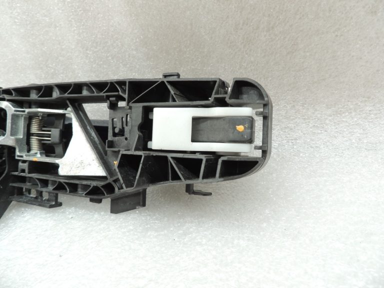 Oriģinālais Mercedes W205 aizmugurējais kreisais ārējo durvju rokturis 890U Canvasite Blue A0997601700
