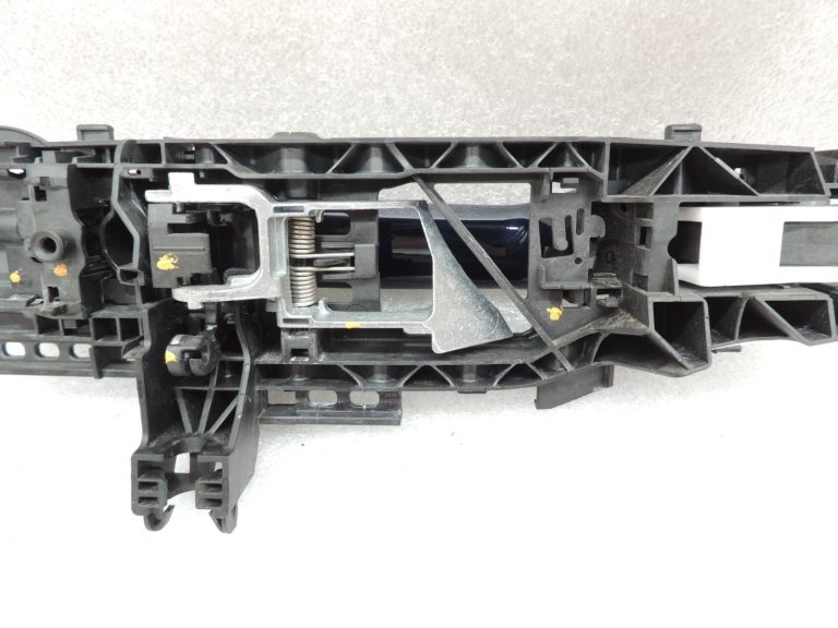 Oriģinālais Mercedes W205 aizmugurējais kreisais ārējo durvju rokturis 890U Canvasite Blue A0997601700