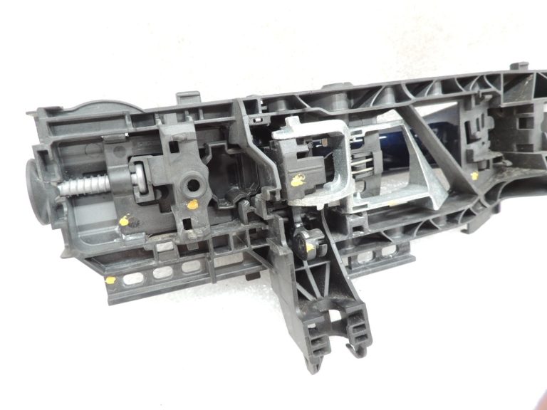 Oriģinālais Mercedes W205 aizmugurējais kreisais ārējo durvju rokturis 890U Canvasite Blue A0997601700