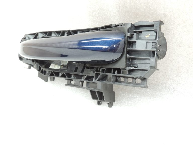 Oriģinālais Mercedes W205 aizmugurējais kreisais ārējo durvju rokturis 890U Canvasite Blue A0997601700