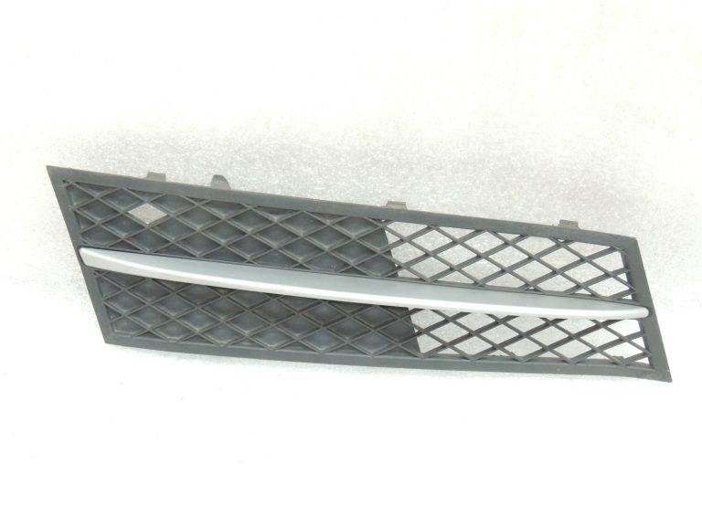 BMW 5. sērijas F10 F11 bampera gaisa ieplūdes režģis labajā pusē 51117200700 51117231860