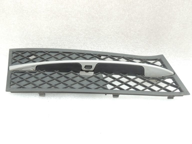 BMW 5. sērijas F10 F11 bampera gaisa ieplūdes režģis labajā pusē 51117200700 51117231860