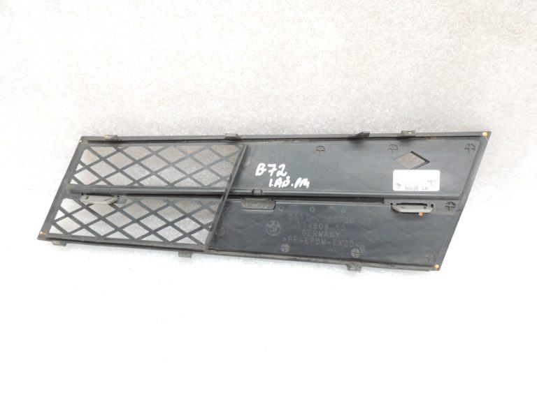 BMW 5. sērijas F10 F11 bampera gaisa ieplūdes režģis labajā pusē 51117200700 51117231860
