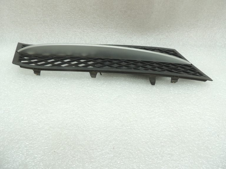 BMW 5. sērijas F10 F11 bampera gaisa ieplūdes režģis labajā pusē 51117200700 51117231860